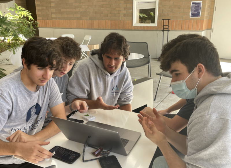 Milken Juniors Rex Tabachnick ‘23, Noah Weissberg ‘23, Tal Gispan ‘23, and Max Siemons ‘23 working on an assignment during their free period